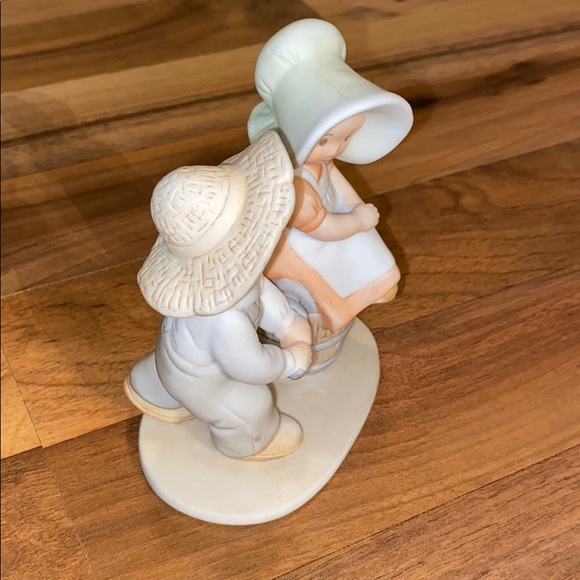 Vintage 4" CIRCLE Of FRIENDS Figurine Masterpiece - Picture 2 of 6